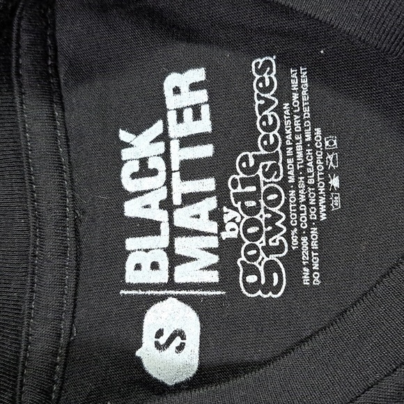 Black Matter Goodie Two Sleeves Last Unicorn Dinosaurs Black Graphic Tee NWOT S - Picture 5 of 8